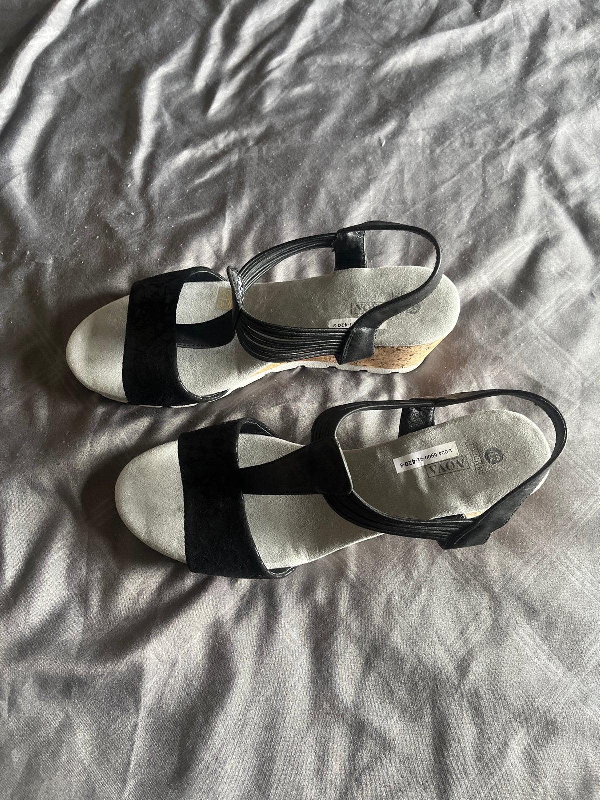 Zwarte sandalen met sleehak - Slechts 1x gedragen, Ophalen of Verzenden, Zo goed als nieuw, Zwart, Sandalen of Muiltjes