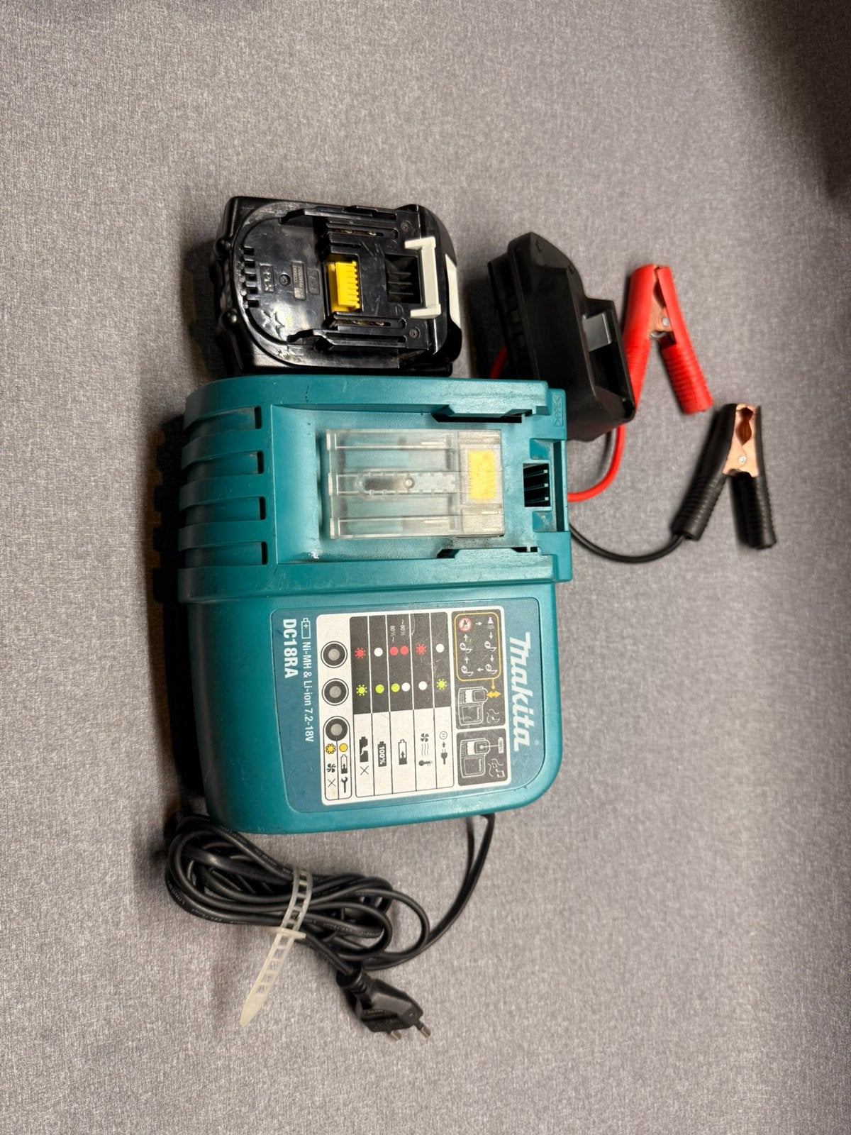 Makita 18V 5.0Ah Lithium-Ion accu met lader zgan, Doe-het-zelf en Verbouw, Gereedschap | Machine-onderdelen en Toebehoren, Ophalen