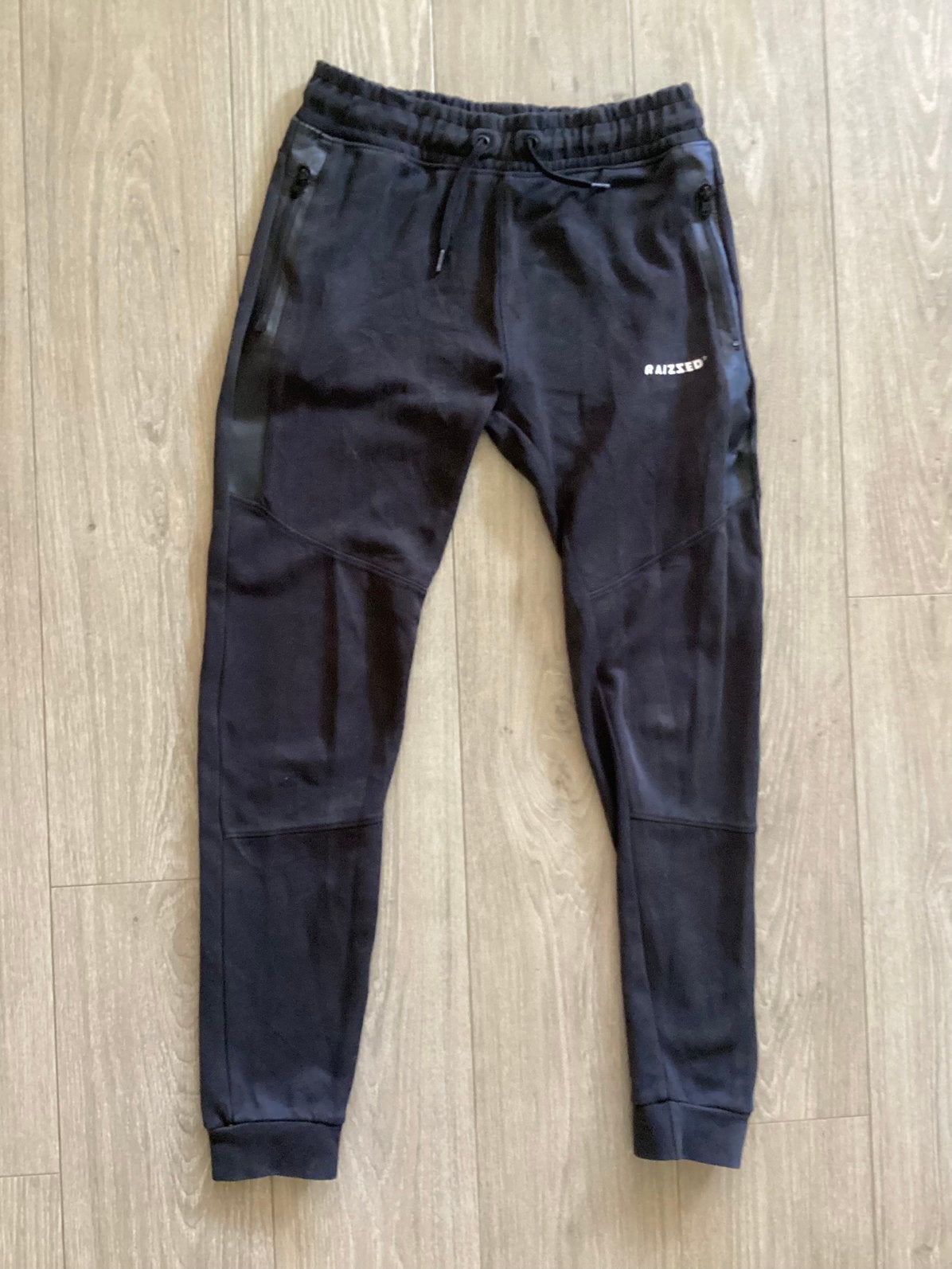 Raizzed jogger deep black maat XS zwarte joggingbroek, Kleding | Heren, Ophalen of Verzenden, Zo goed als nieuw, Maat 46 (S) of kleiner