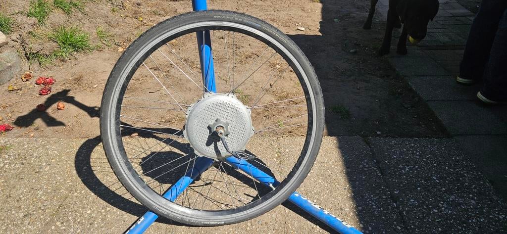 Trek achterwiel met motor, werking onbekend, Fietsen en Brommers, Fietsonderdelen, Ophalen of Verzenden, Motor