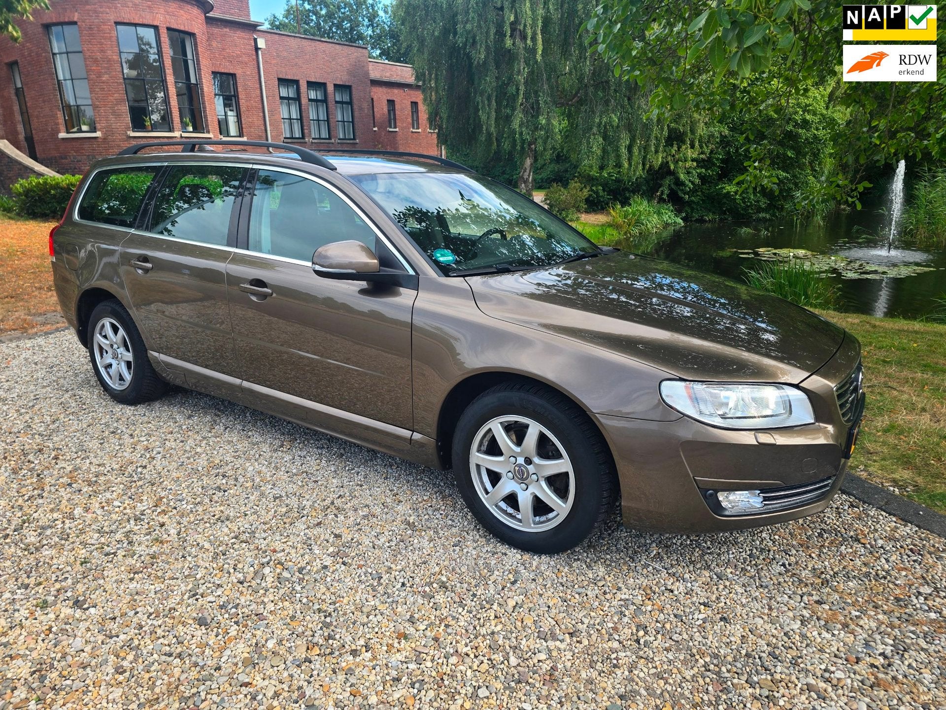 Volvo V70 1.6 T4 Nordic+ XENON/leer/NAVI/cruise, Auto's, Voorwielaandrijving, Gebruikt, Bruin, 1481 kg