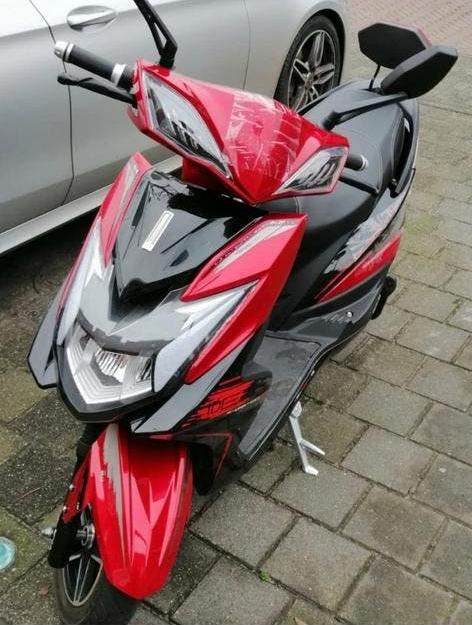 Elektrische scooter (bromfiets), Fietsen en Brommers, Scooters | Yamaha, Ophalen of Verzenden, Zo goed als nieuw, Elektrisch, Overige modellen