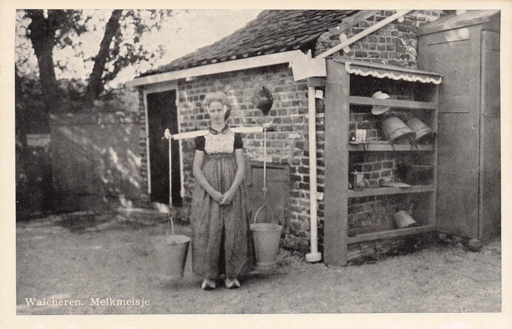 JP747 Walcheren Melkmeisje Klederdracht Zeeland ca 1940, Ophalen of Verzenden, 1920 tot 1940, Ongelopen, Zeeland