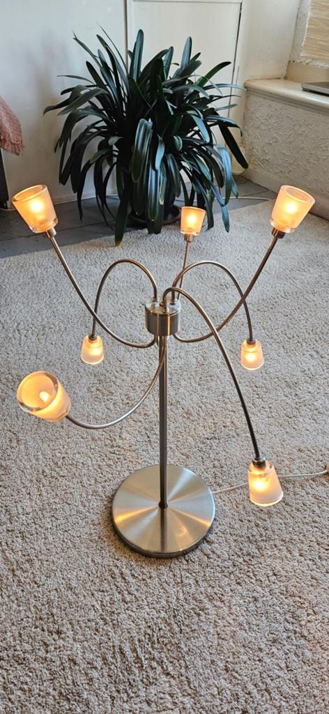 Moderne vloerlamp met 6 flexibele armen en glazen kappen, 100 tot 150 cm, Ophalen of Verzenden, Zo goed als nieuw, Glas