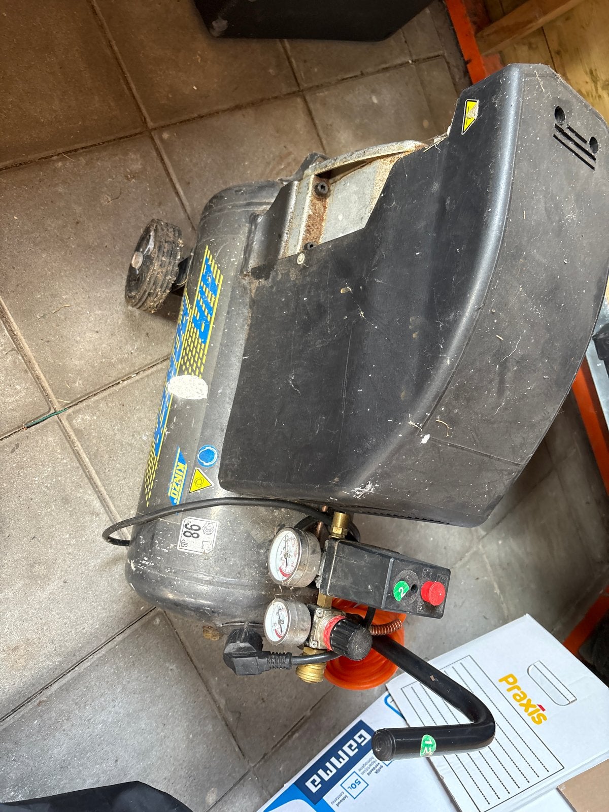 Kinzo Compressor - Gebruikt maar functioneel, Ophalen, Gebruikt, 6 tot 10 bar, 25 tot 100 liter