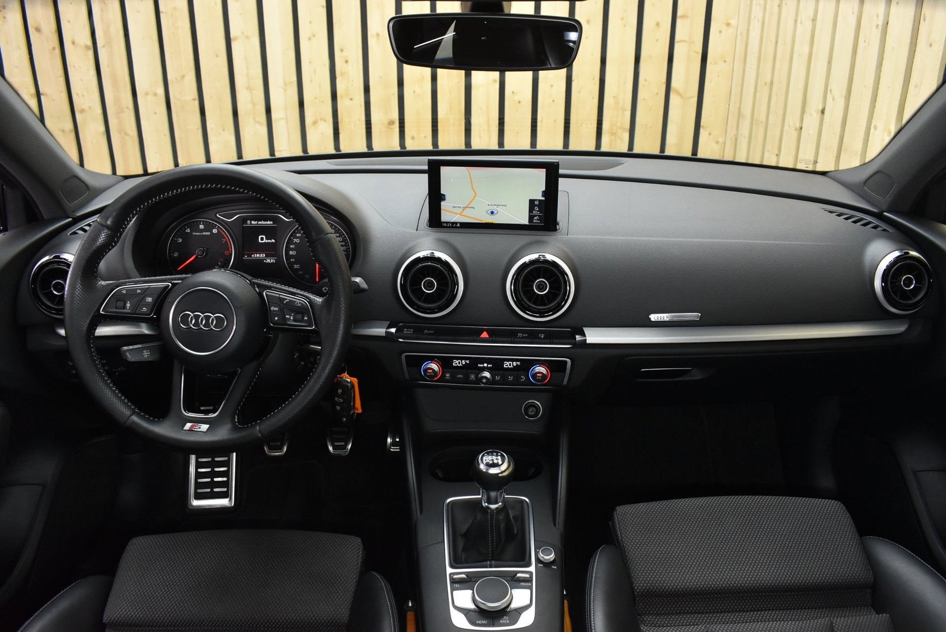 Audi A3 Limousine 1.0 TFSI Sport Pro Line S 134dkm Nano Grey, Voorwielaandrijving, 1160 kg, Gebruikt, Automatische klimaatregeling