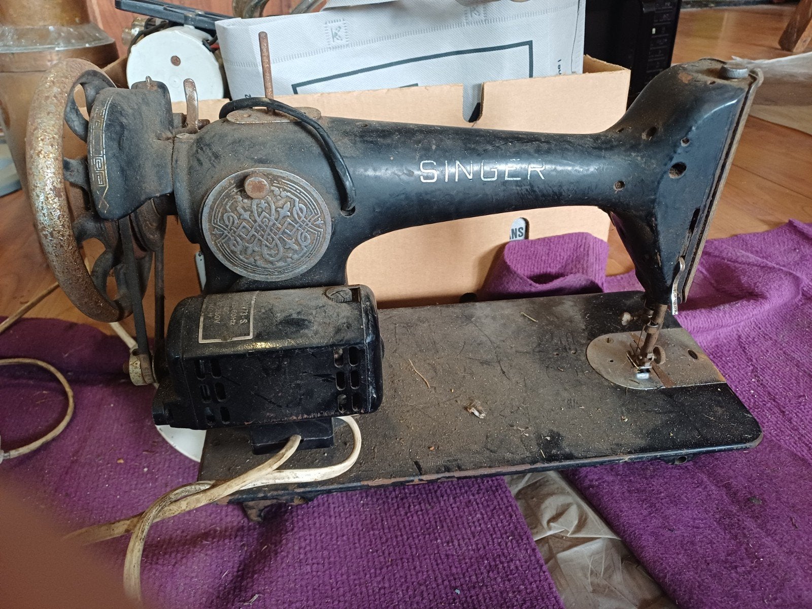 Antieke naaimachines, Ophalen