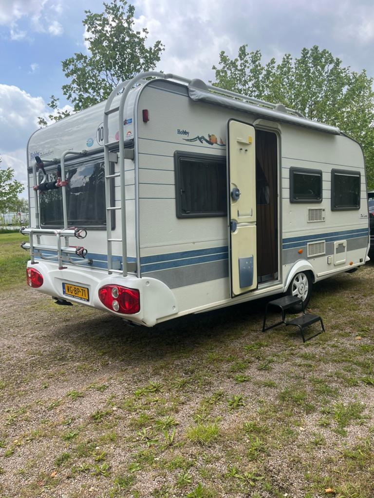 Prachtige Hobby de Luxe 450 UF BJ2002 BOVAG 2025!., Caravans en Kamperen, Caravans, Rondzit, Hobby, Omvormbare zithoek, 750 - 1000 kg