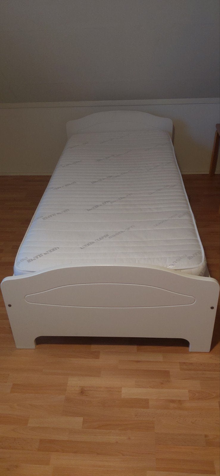 MDF ledikant 90x200 cm met Eastborn matras, Huis en Inrichting, Slaapkamer | Bedden, Ophalen, 90 cm, Eenpersoons, Wit