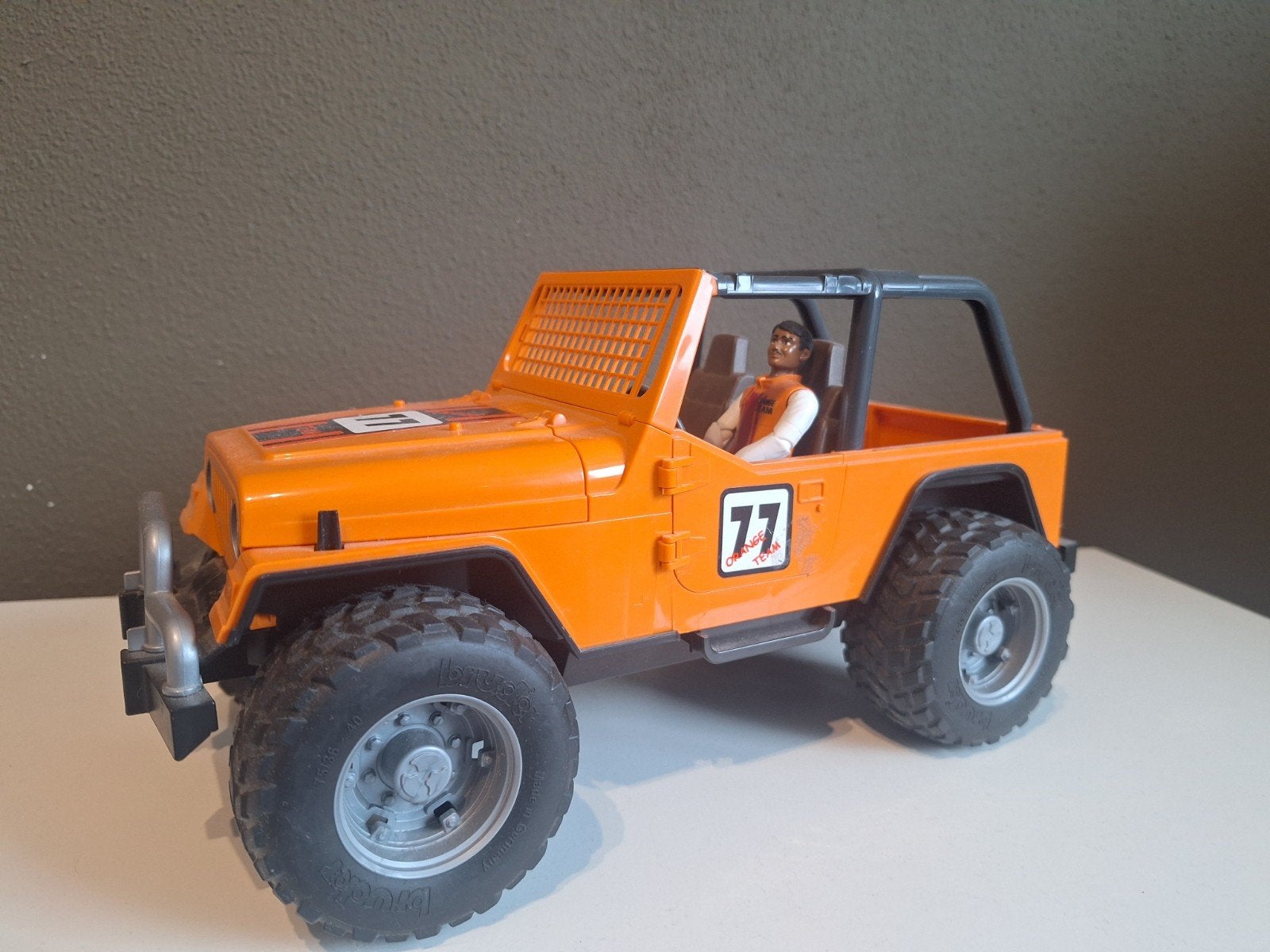 Oranje Jeep Speelgoedauto met Bestuurder, Ophalen, Gebruikt