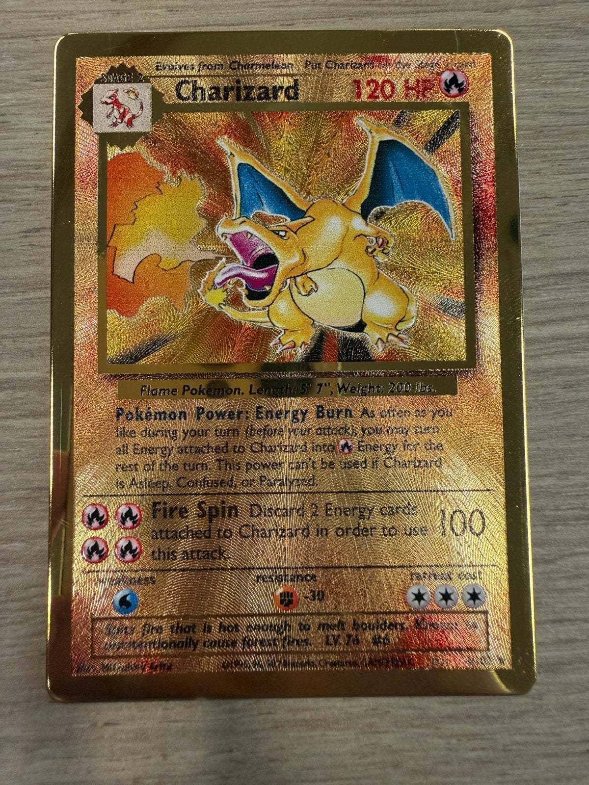 Charizard Holo Gold Pokémon Kaart – 120 HP – Verzamelkaart, Hobby en Vrije tijd, Ophalen, Zo goed als nieuw