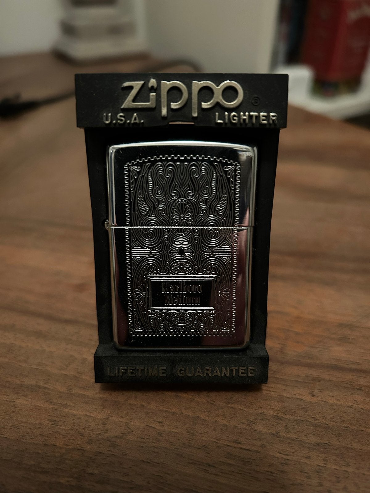 Zippo Marlboro Medium Aansteker - Nieuw in Verpakking, Ophalen of Verzenden, Nieuw, Aansteker