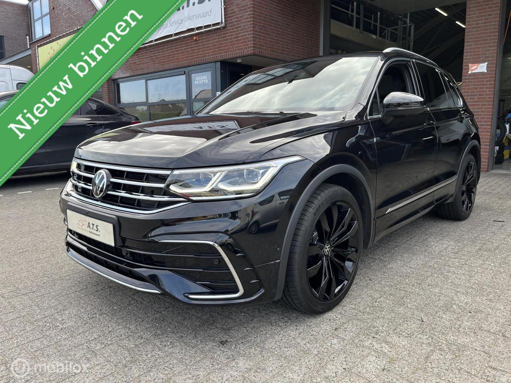 Volkswagen Tiguan 1.5 TSI R-Line LED*CAMERA*PANO-DAK*ACC*, 15 km/l, 4 cilinders, Zwart, Bedrijf