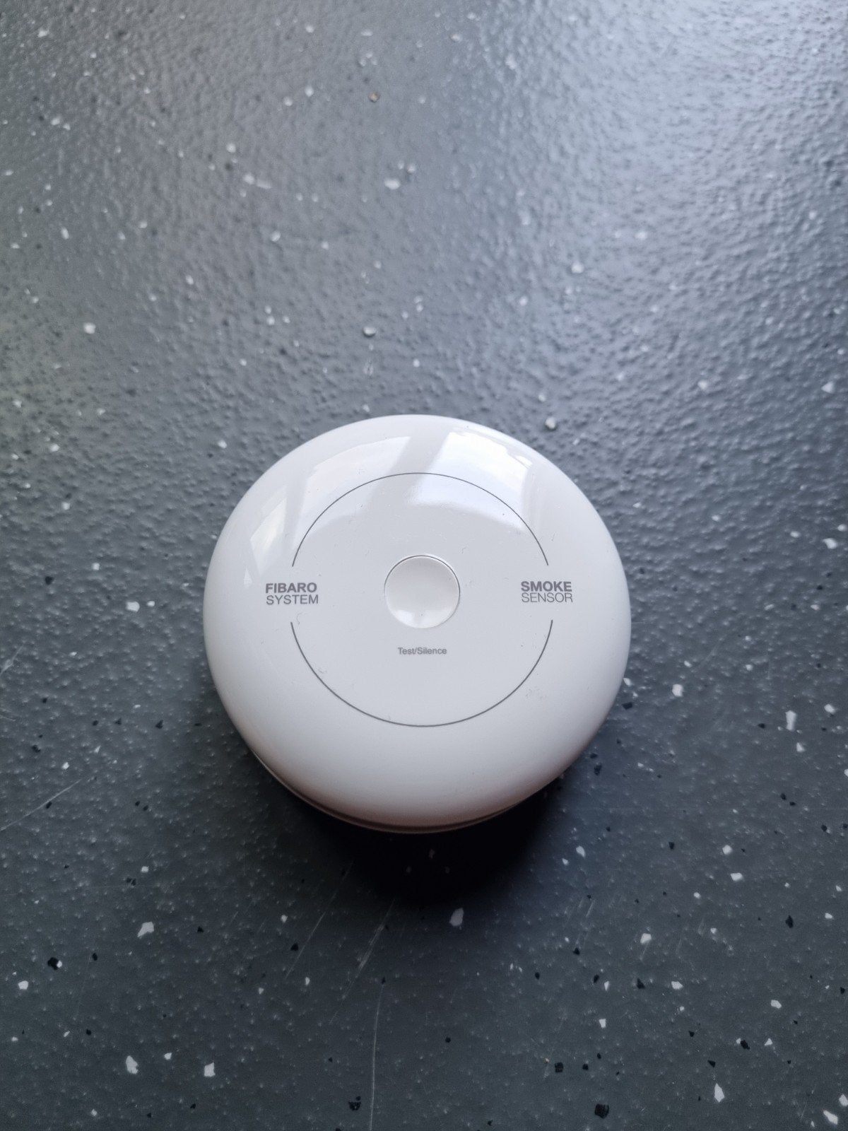Fibaro Smoke Sensor - Rookmelder (ook te koppelen met Toon), Detector, Sensor of Melder, Ophalen of Verzenden, Zo goed als nieuw
