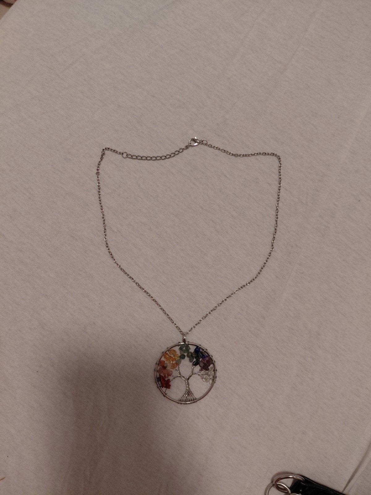 Spiritueel & Boho: Levensboom Ketting met 7 Chakra Edelstene, Overige materialen, Ophalen of Verzenden, Zo goed als nieuw, Met edelsteen