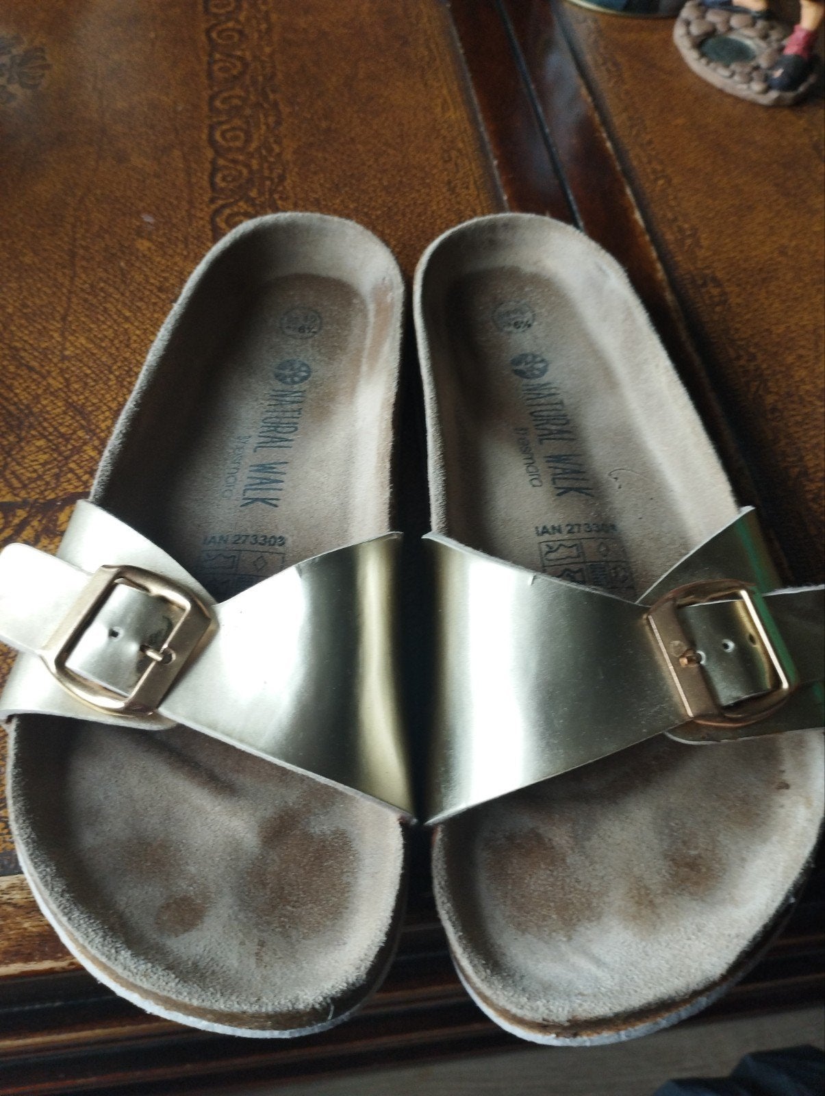 Esmara gouden slippers maat 39.5, Kleding | Dames, Schoenen, Slippers, Overige kleuren, Gedragen, Esmara
