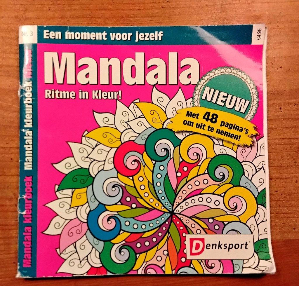 Denksport mandala kleurboek (paar gemaakt), Ophalen of Verzenden, Gebruikt, Papier, Schets- of Tekenboek