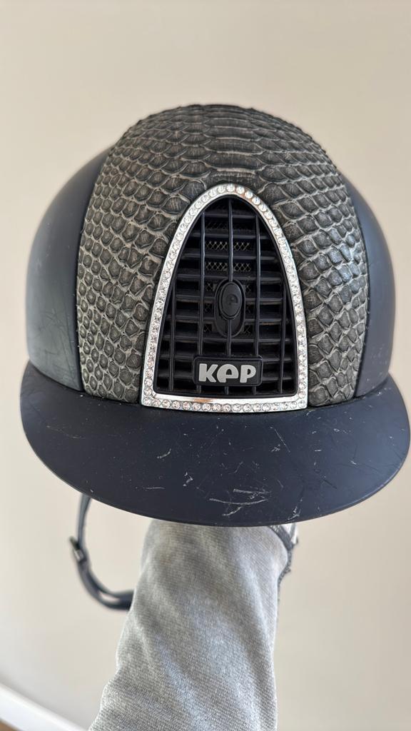 Kep Italia cap, mat blauw, croco met svarovsky, Ophalen, Gebruikt, Dressuur