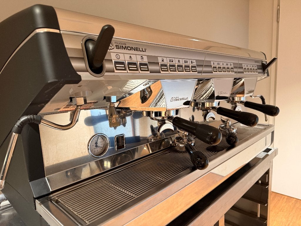 Professionele Nuova Simonelli Appia II espressomachine, Ophalen, Gebruikt, 10 kopjes of meer, Koffiemachine
