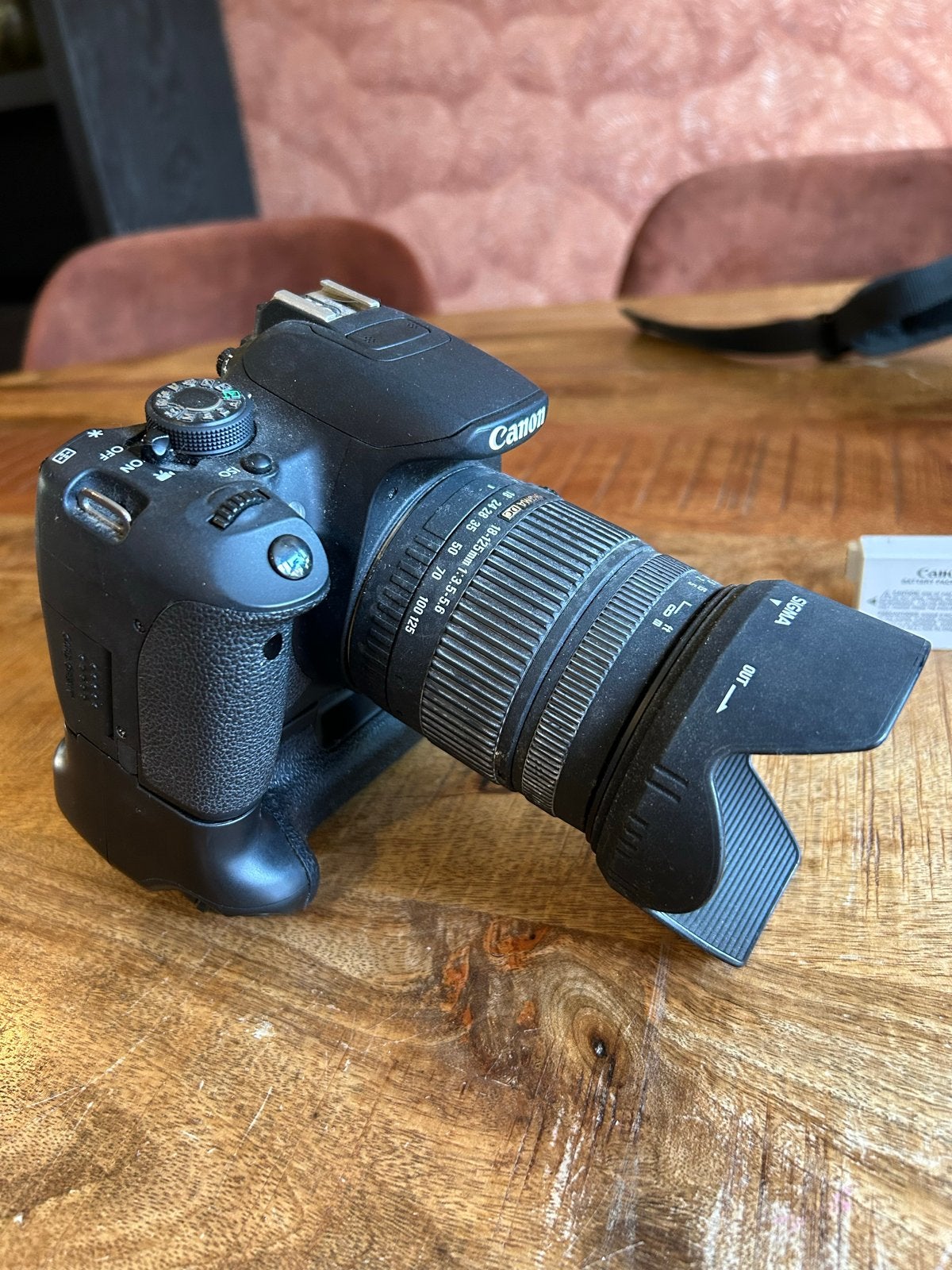 Canon EOS 700D Spiegelreflexcamera met 3 lenzen en accessoir, Gebruikt, Spiegelreflex, Canon, Ophalen of Verzenden