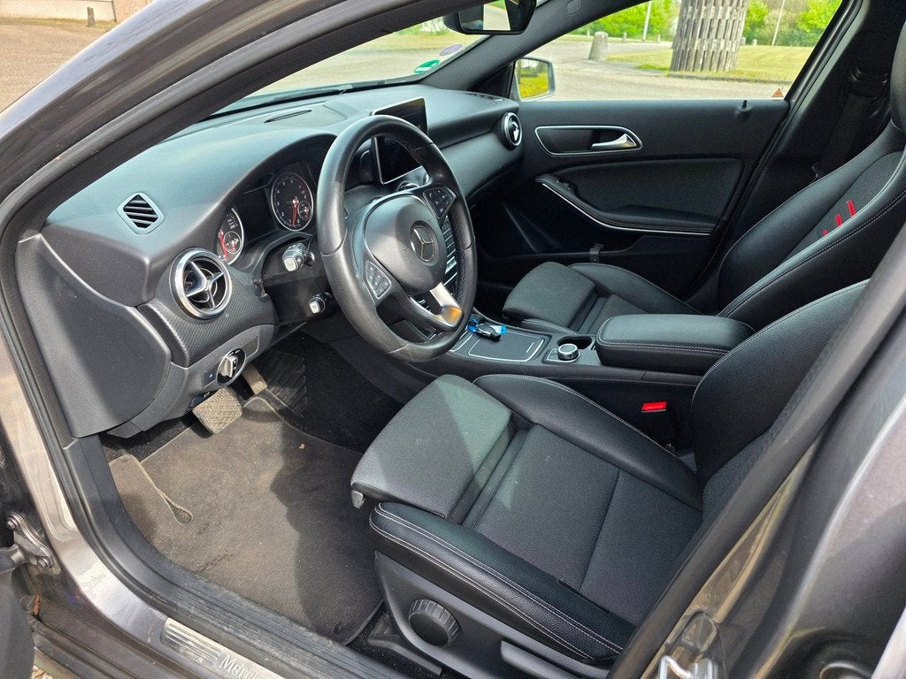 Mercedes-Benz A-klasse 160 Ambition AUTOMAAT, Auto's, Gebruikt, 4 cilinders, Traction-control, Bedrijf