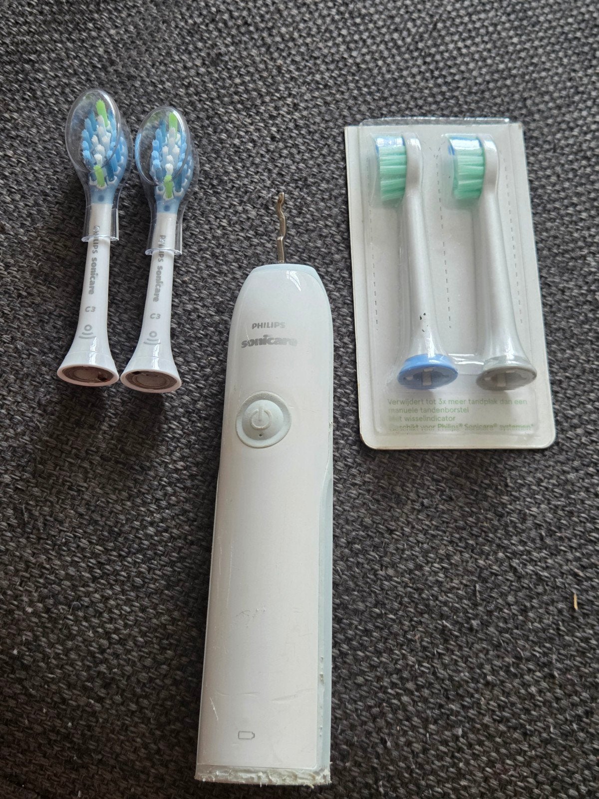 Philips Sonicare elektrische tandenborstel met opzetborstels, Witgoed en Apparatuur, Persoonlijke-verzorgingsapparatuur, Gebruikt