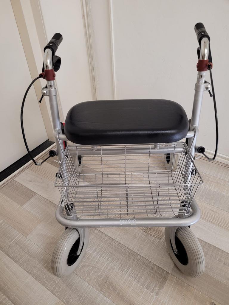 Splinternieuwe rollator te koop merk Provo., Diversen, Rollators, Ophalen of Verzenden, Nieuw