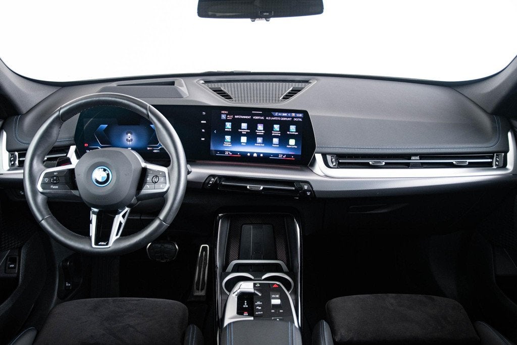 BMW iX1 eDrive20 67 kWh M Sport - Panoramadak - Driving Assi, Auto's, BMW, 12 maanden, 514 km, Gebruikt, Zwart