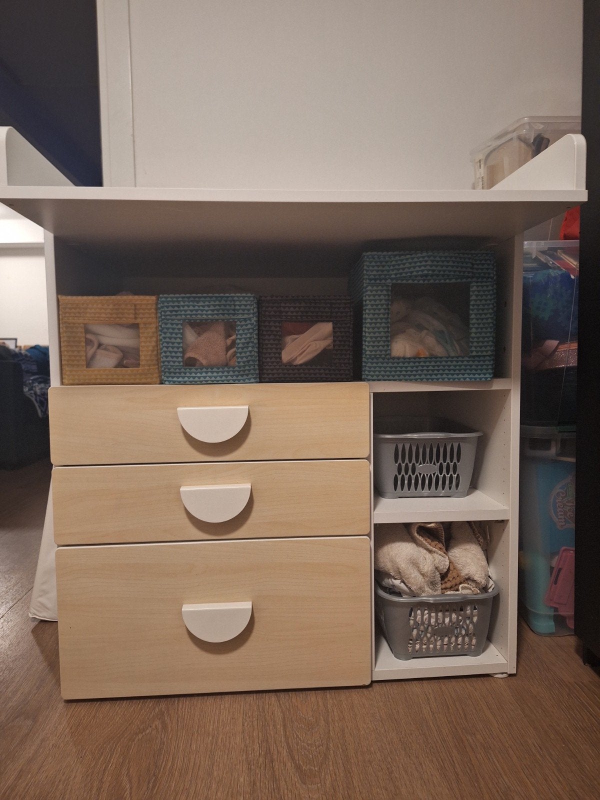 Foto 5 van Witte commode met lades en opbergruimte