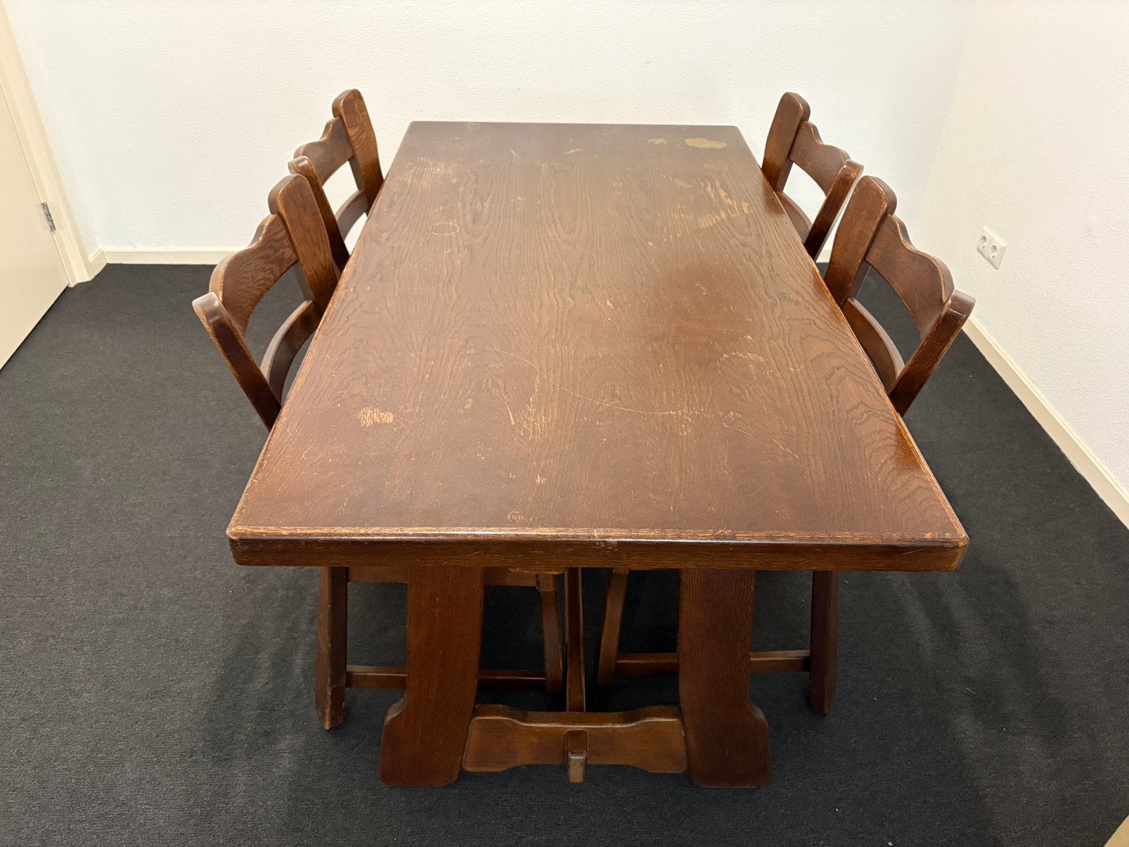 Foto 2 van Antieke eiken eettafel met 4 stoelen - 155x85cm