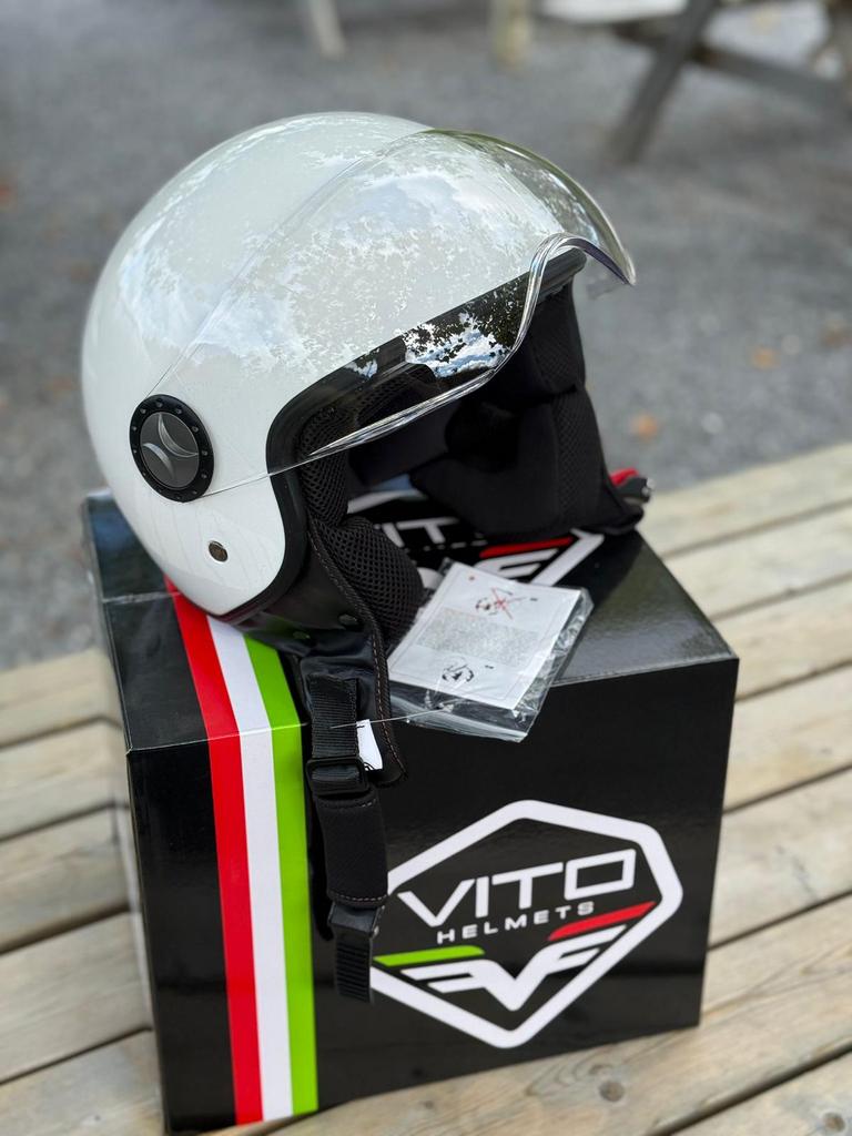 Nieuwe helm (verschillende maten), Fietsen en Brommers, Brommerhelmen, Ophalen, Zo goed als nieuw