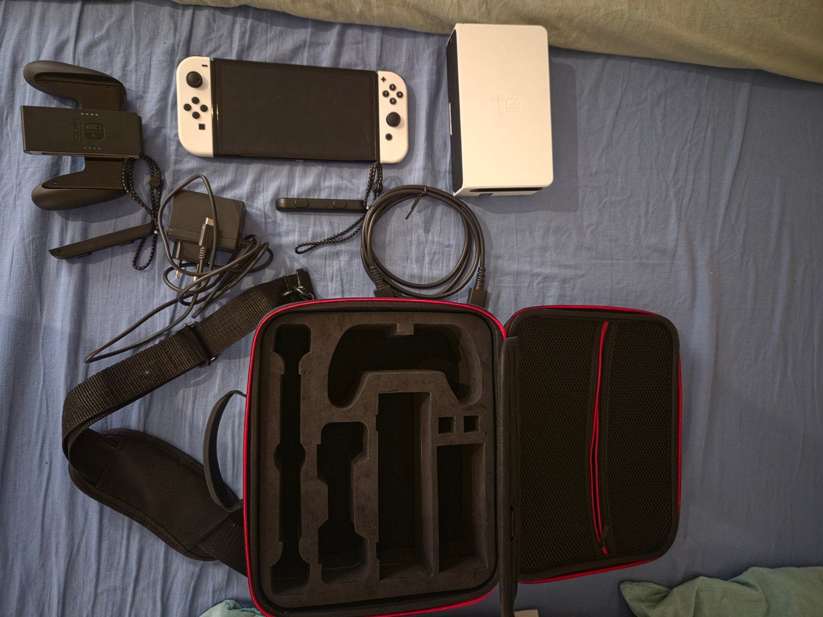 Nintendo Switch OLED met accessoires en draagtas