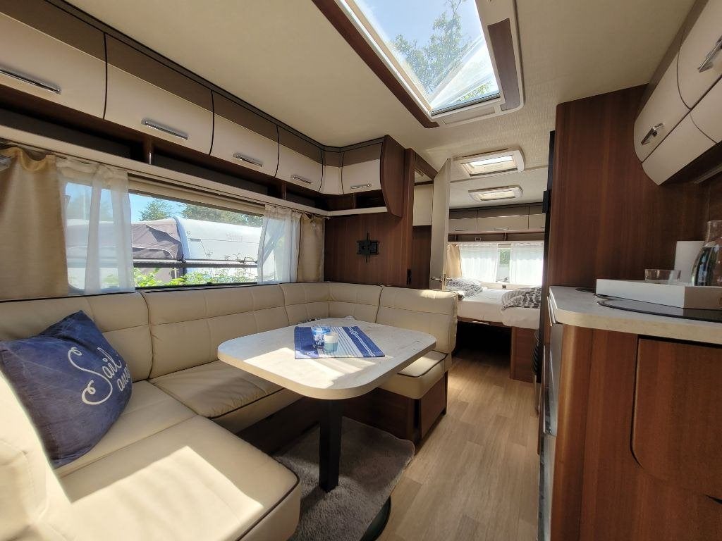 Caravan LMC Vivo 532 K, Güsto-voortent opgezet in Zeeland, Overige typen, Rondzit, Particulier, Schokbreker
