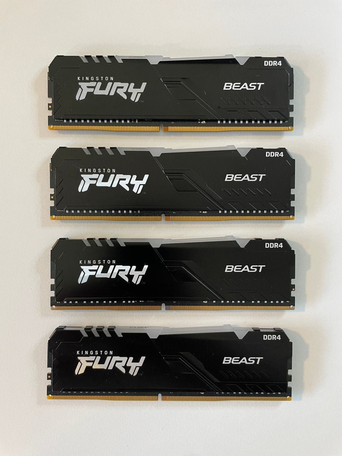 Kingston FURY Beast RGB 32GB (4x8GB) DDR4 3200MHz RAM, Computers en Software, RAM geheugen, 32 GB, DDR4, Ophalen of Verzenden