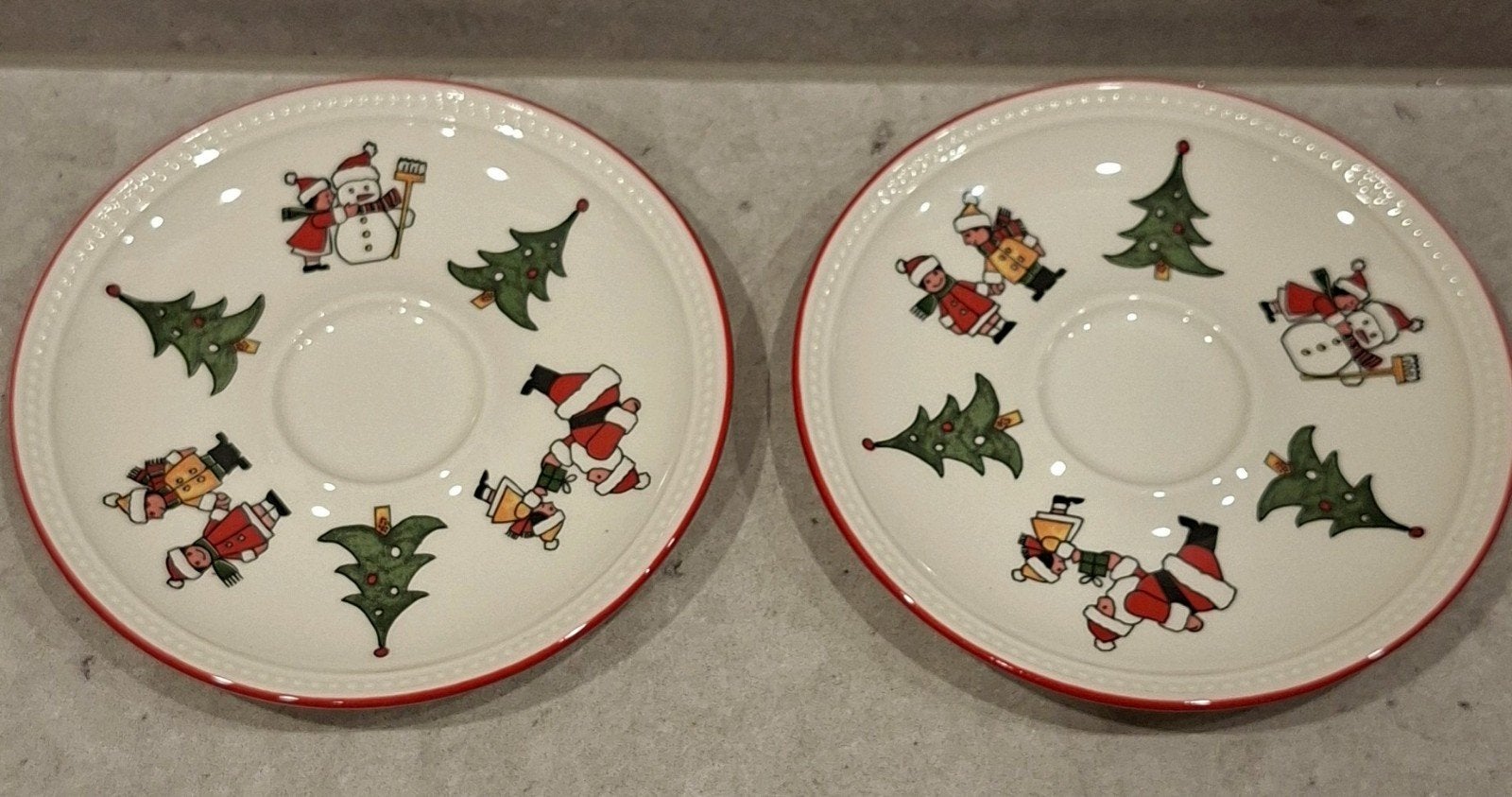 2x Wedgwood Windsor Christmas schoteltjes, Huis en Inrichting, Klassiek, Ophalen of Verzenden, Zo goed als nieuw, Kop(pen) en/of Schotel(s)