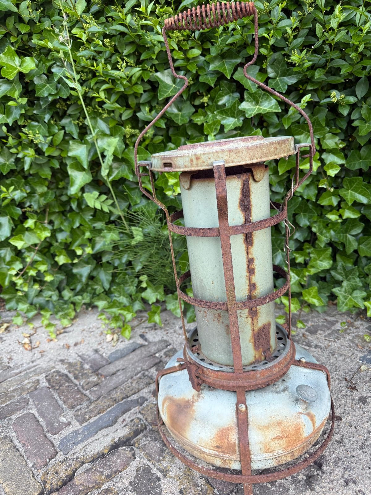 Vintage Petroleumkachel - Decoratief Roestig, Antiek en Kunst, Ophalen