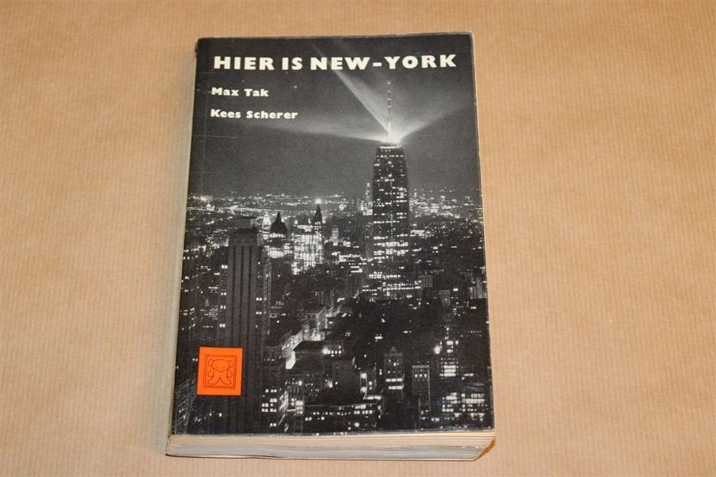 Hier Is New York — Vintage Fotoboek Stad en Straat 1960, Boeken, Ophalen of Verzenden, Gelezen, Fotografen