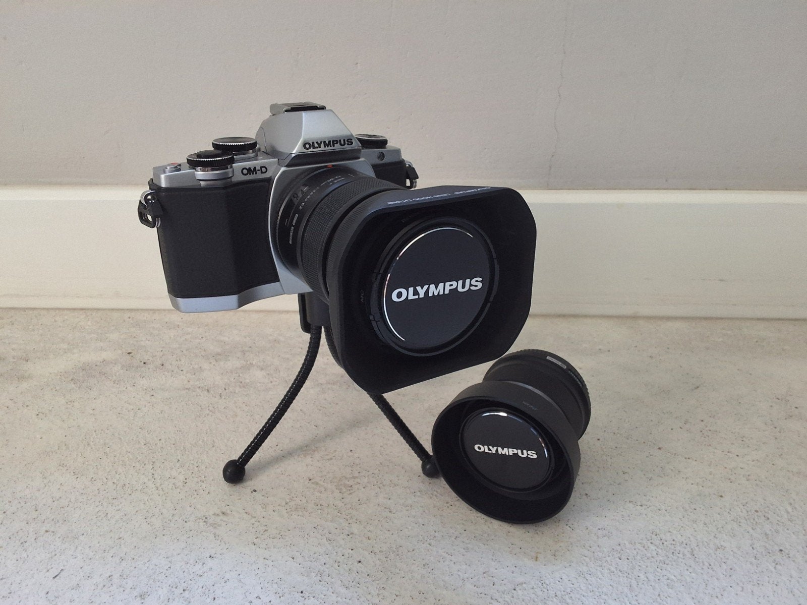 Olympus OM-D E-M10 met 12-50 & 25mm lens + complete set izgs, Audio, Tv en Foto, Fotocamera's Digitaal, Zo goed als nieuw, Systeemcamera