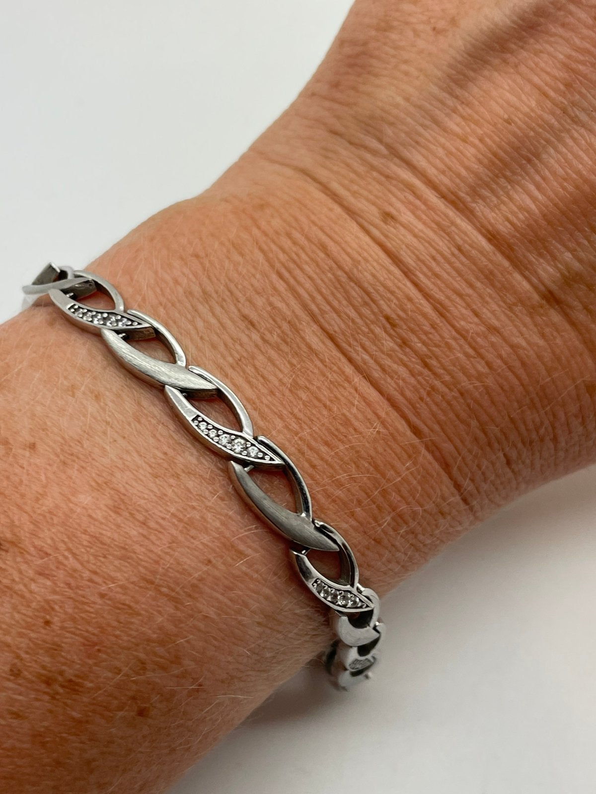 E224 Prachtige zilveren modernist armband, Sieraden, Tassen en Uiterlijk, Ophalen of Verzenden, X, Zilver, X
