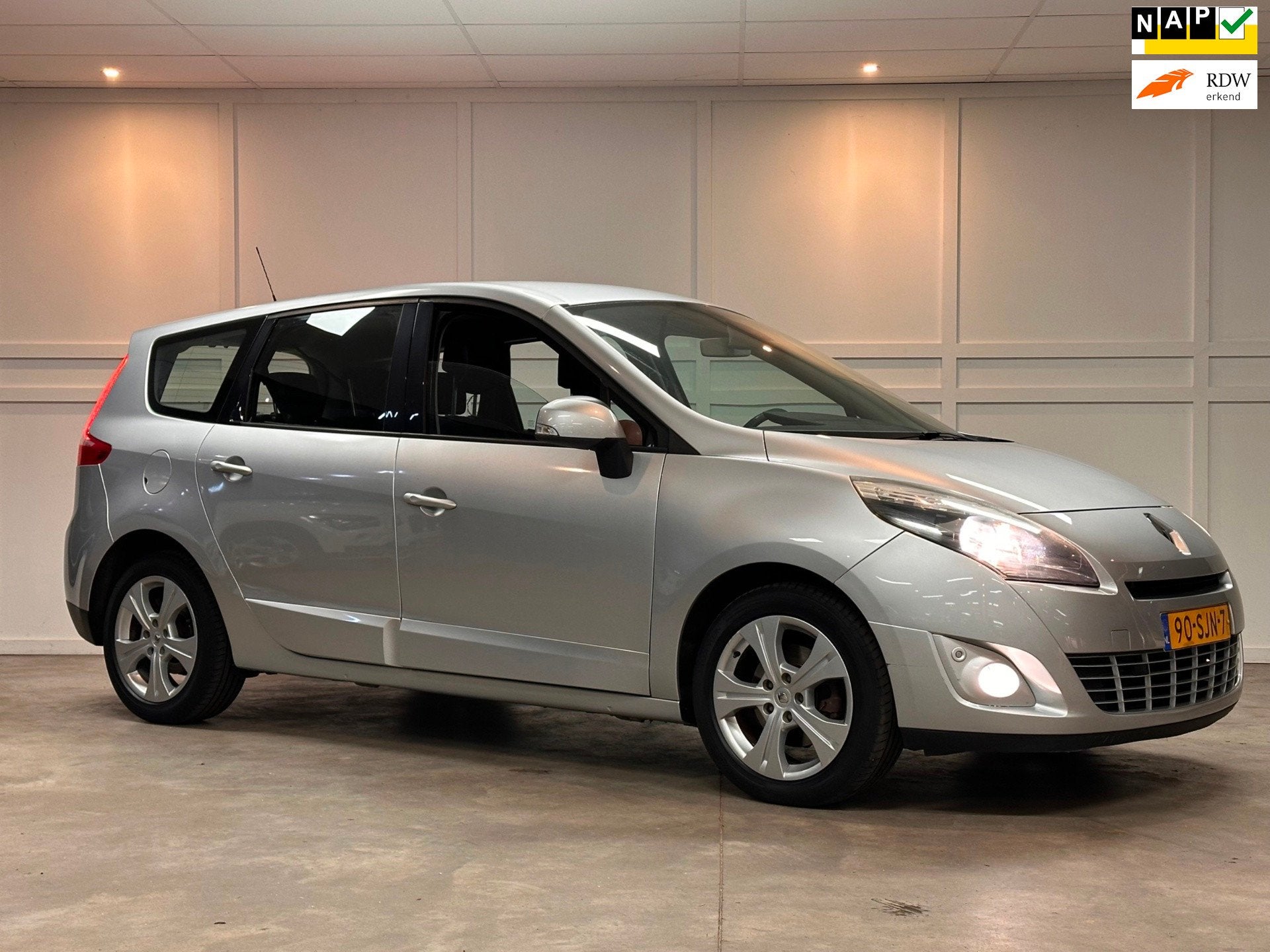 Renault Grand Scénic 1.4 TCe Dynamique / Navigatie / Cruise, Voorwielaandrijving, Stof, 4 cilinders, Handgeschakeld