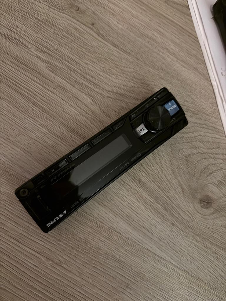 Alpine UTE-200BT autoradio en PWE-S8 subwoofer, Auto diversen, Autoradio's, Ophalen of Verzenden, Zo goed als nieuw