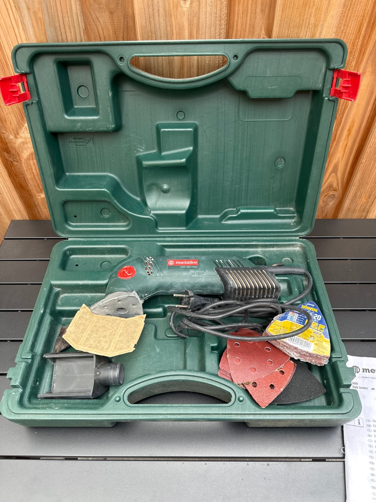 Metabo DSE 300 Intec vlakschuurmachine met toebehoren, Ophalen of Verzenden, Gebruikt, Minder dan 600 watt, Vlakschuurmachine