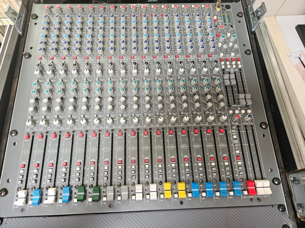 Crest Audio xr20 mengtafel zie omschrijving, Muziek en Instrumenten, Ophalen of Verzenden, 10 tot 20 kanalen