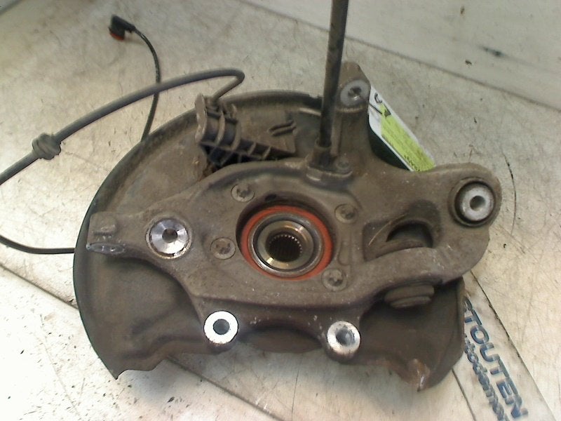 Fusee Links Achter Mercedes-Benz C (W204) (2008-12/2014-01), Gebruikt, Mercedes-Benz AG, Mercedes-Benz, Mercedesstraße 120, Stuttgart 70372, , Duitsland