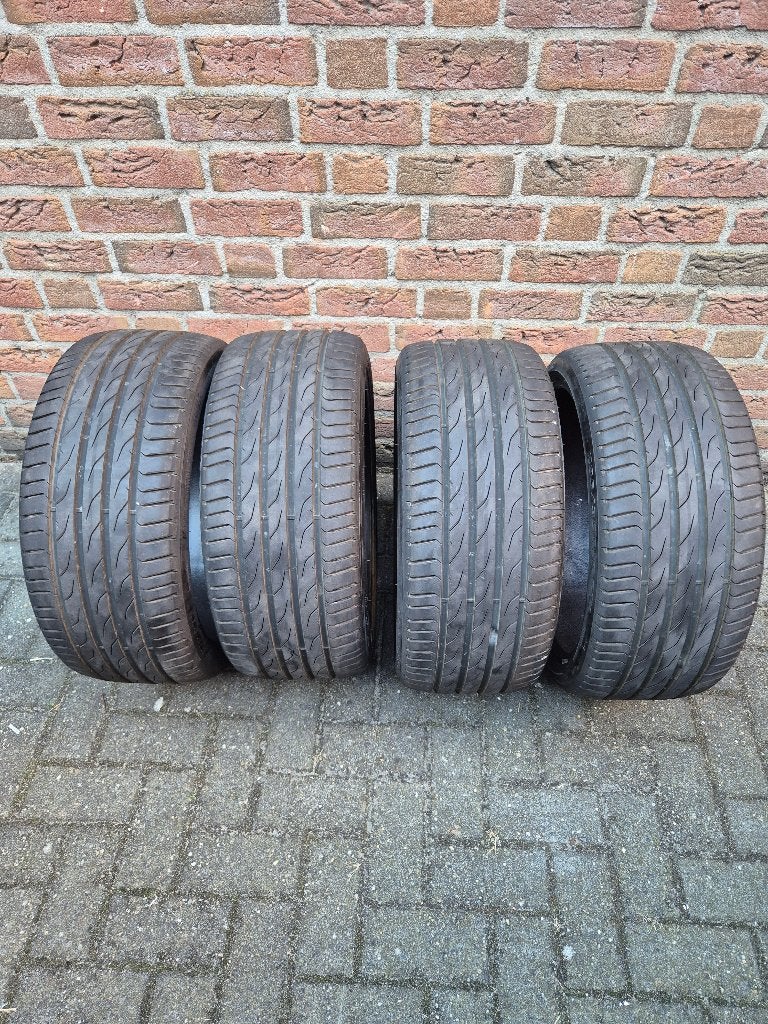 Te Koop: (bijna) nieuwe set Pirelli Powergy banden