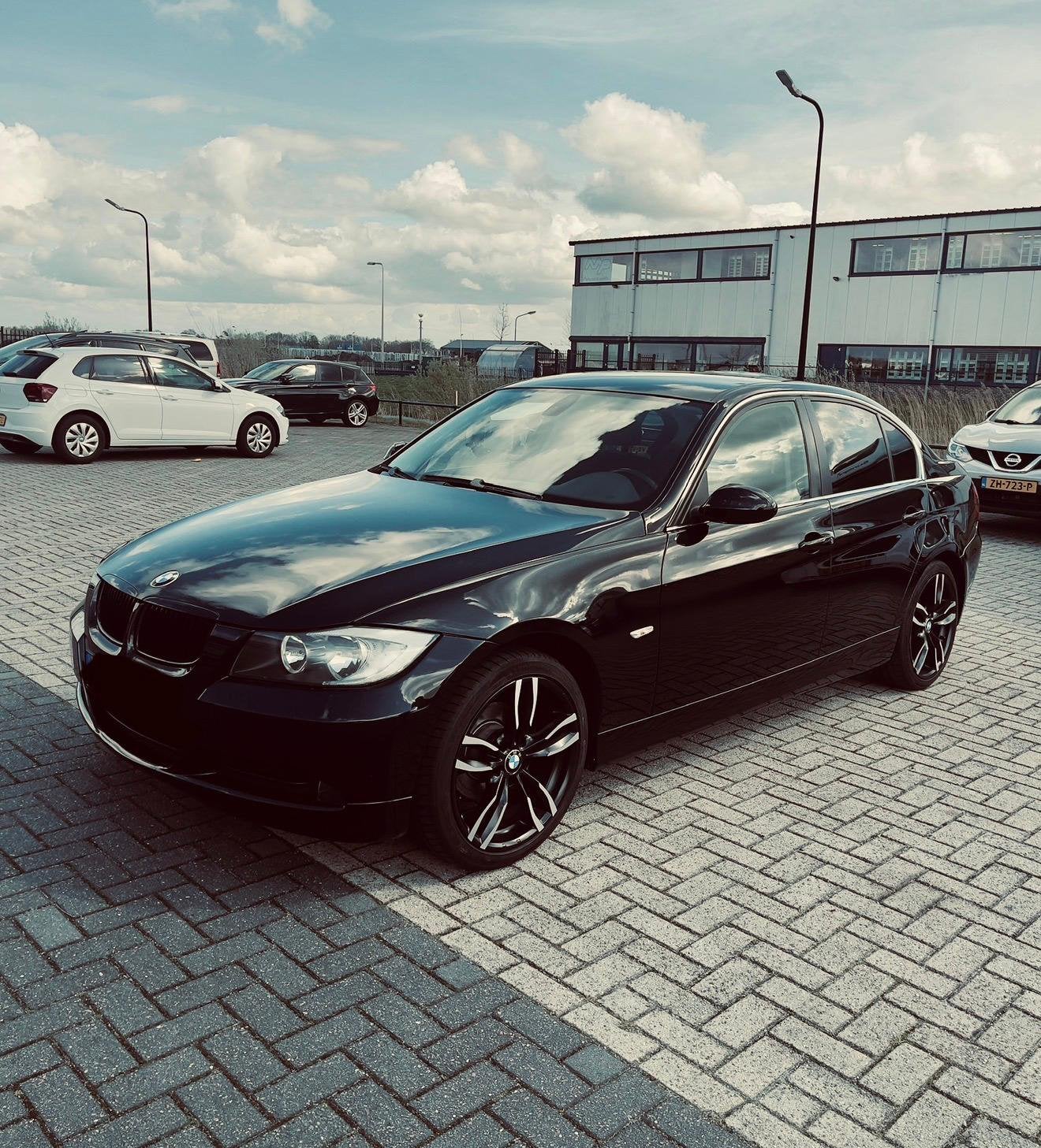 BMW 3-Serie 2.0 I 318 2006 Zwart I apple carplay I NL auto, Auto's, Achterwielaandrijving, 4 cilinders, 129 pk, Zwart