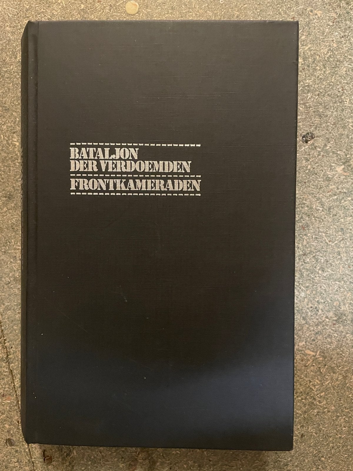 Sven Hassel Omnibus: Bataljon der Verdoemden & Frontkamerade, Boeken, Ophalen of Verzenden, Tweede Wereldoorlog, Gelezen, Algemeen
