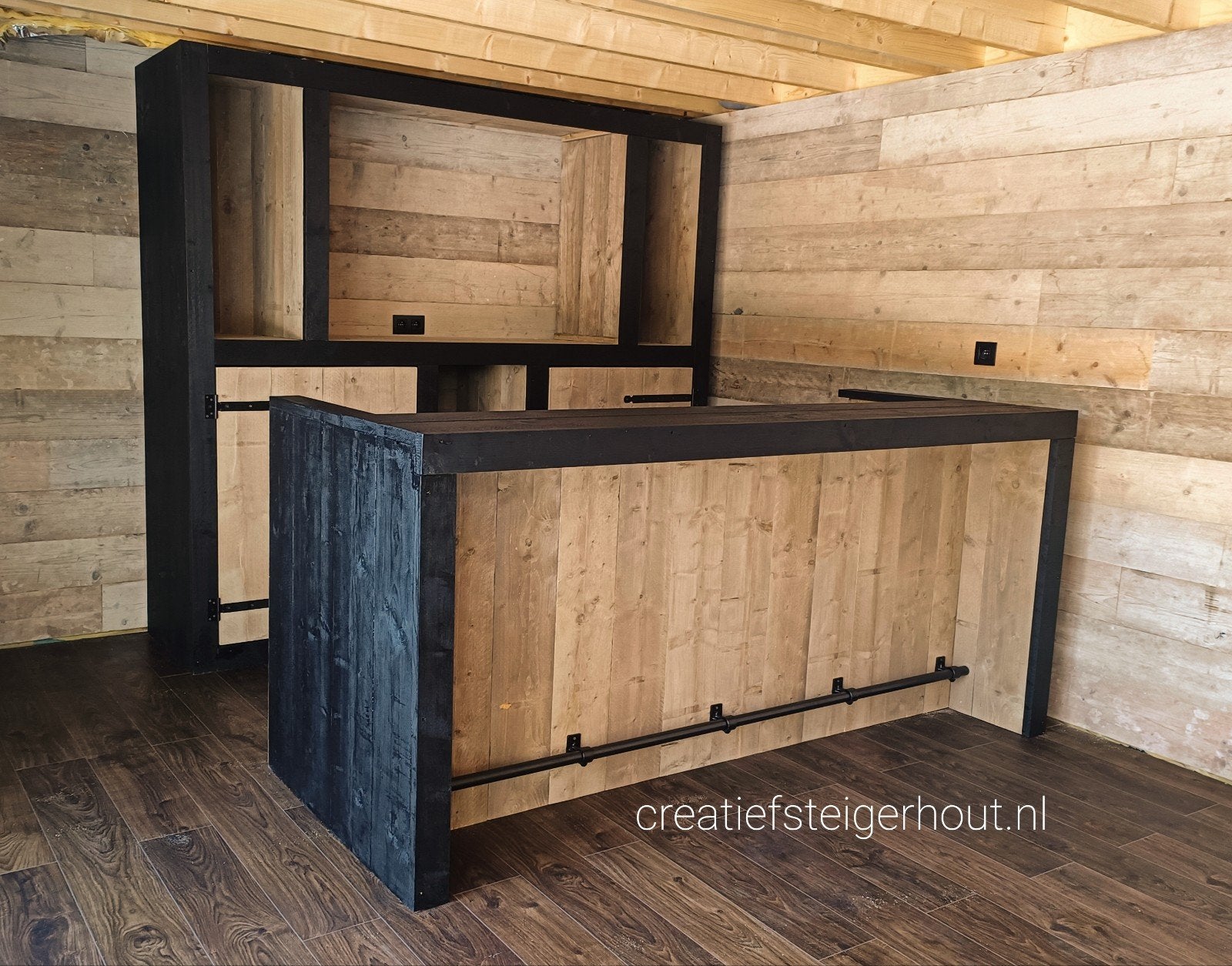 Steigerhouten bar achterwand kast zwarte zijkanten thuisbar, Huis en Inrichting, Barren, Verzenden, Nieuw