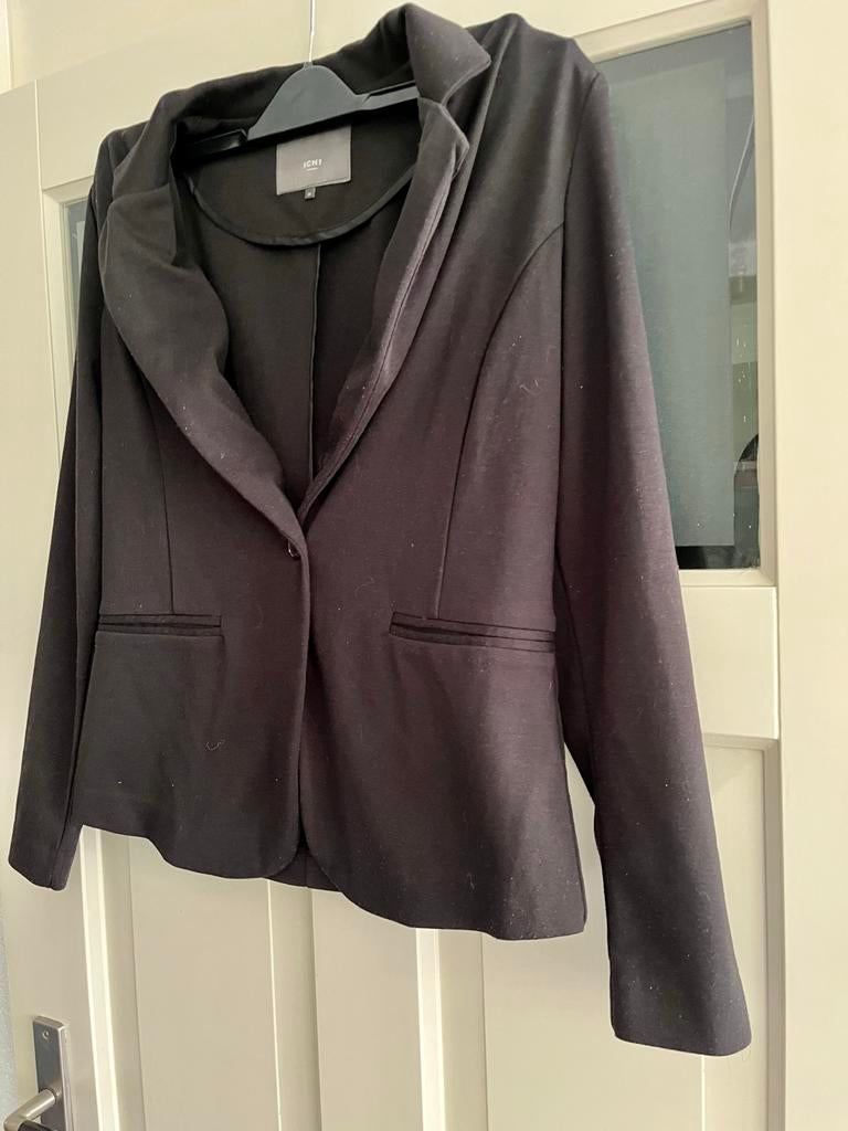Ichi Blazer Zwart Elastisch Maat M met Schoudervulling, Kleding | Dames, Jasjes, Kostuums en Pakken, Maat 38/40 (M), Zwart, Ophalen of Verzenden