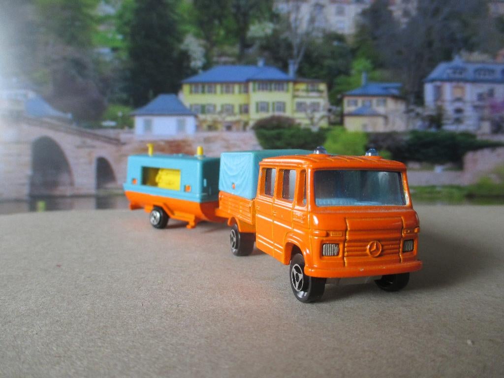 1:70 Mercedes Benz 608 D DoKa met compressor Near Mint, Hobby en Vrije tijd, Modelauto's | Overige schalen, Ophalen of Verzenden
